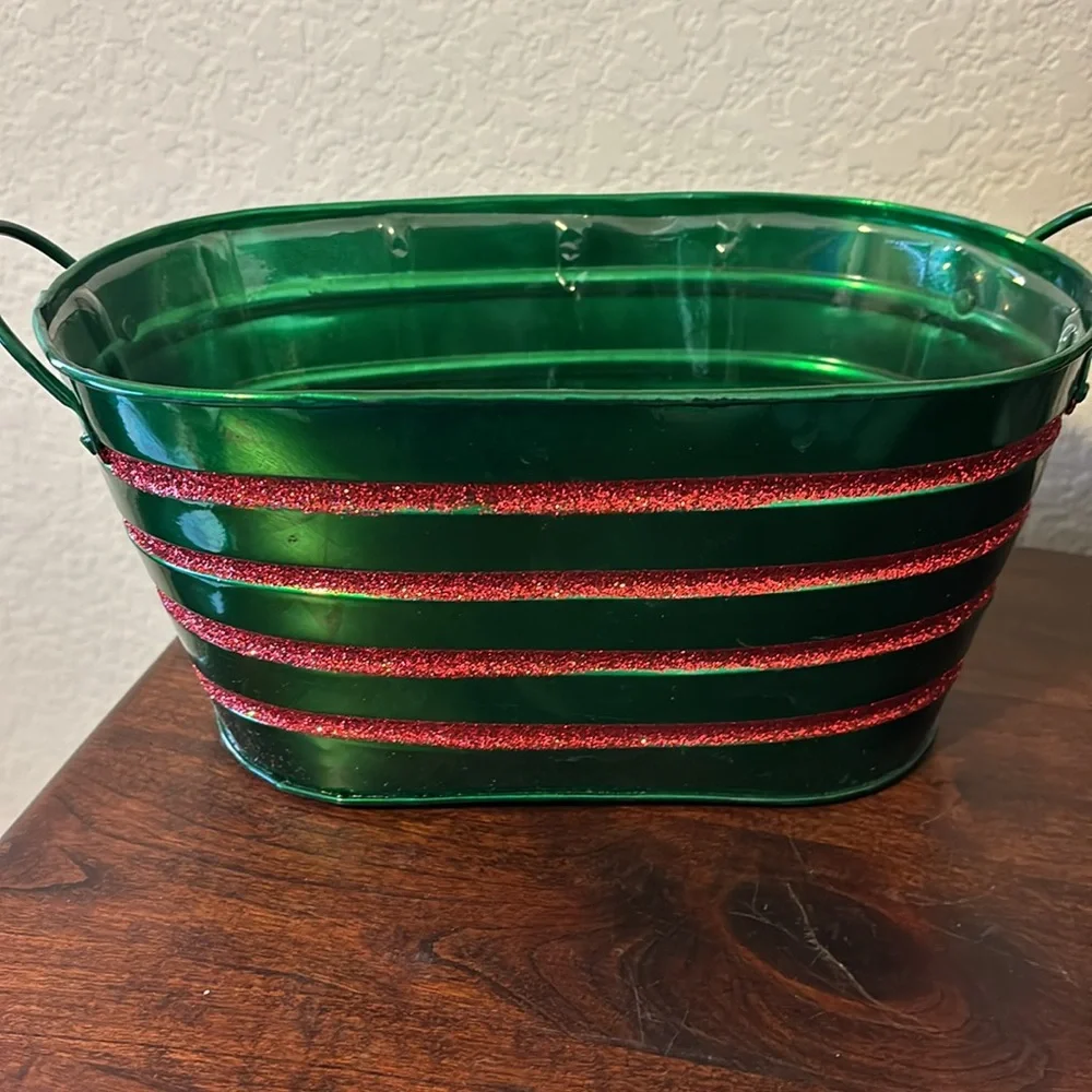 Assorted Christmas/holiday gift baskets and bins